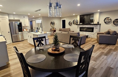 Knik-Fairview House | Cozy Retreat in beautiful Wasilla Alaska. The Last Frontier awaits you.