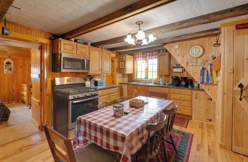 Oakfield Cabin | Cozy River Cabin w/Fishing, Kayaks & ATV Access!