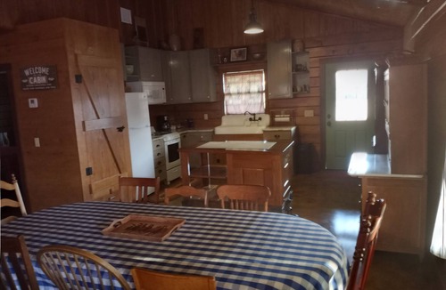 Bryan Cabin | Cozy rural cabin near Texas A&M University