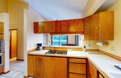 Bayshore - Klatt House | Cozy sanctuary with indoor hot tub, mountain views, & decks - dog-friendly