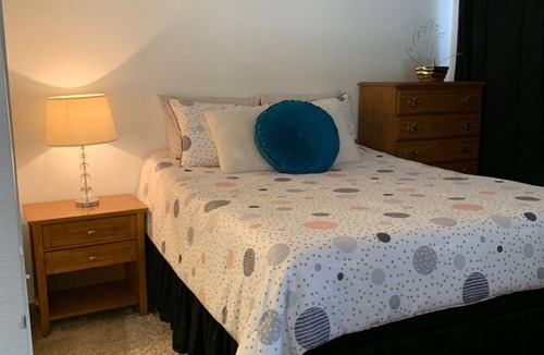 Ewa Gentry House | Cozy studio- 5 min away from shopping center