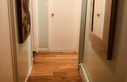 Getty Square Apartment | Cozy Studio Apartment