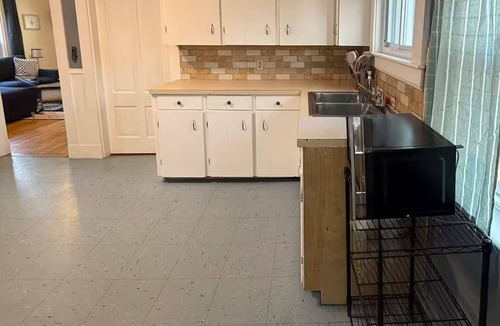 Bangor Apartment | Cozy, Sunny, Costal 2BR Near Downtown