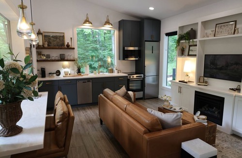 Logan Cabin | Creative Cabins - Kobe's Cabin