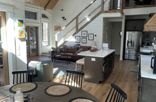 Ellijay Cabin | Creekhouse on Tails Creek - Luxury 4BR - Hear the Water From Bed