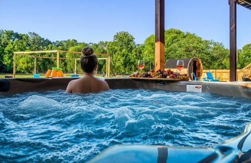 Frankfort House | Creekside Escape Bourbon Trail w/Sauna Firepit Hot Tub Themed Spaces Speakeasy