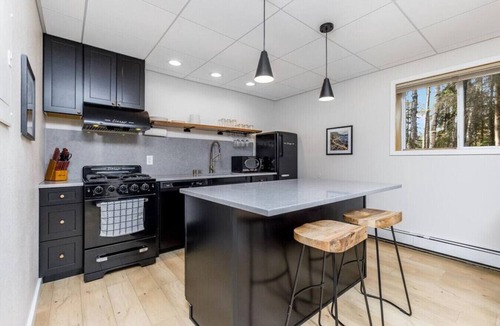 Taku - Campbell House | Creekside Getaway: On the Creek in Anchorage