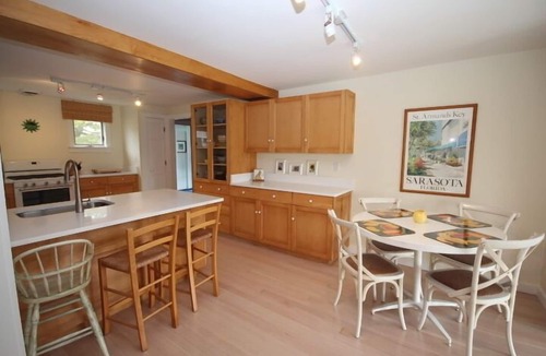New Shoreham House | CRESCENT BEACH COTTAGE - Just steps to the private path to the BEACH