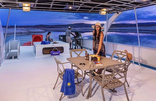 Wahweap Boat Rental | Cruise into Paradise: Lake Powell Houseboat Escape!