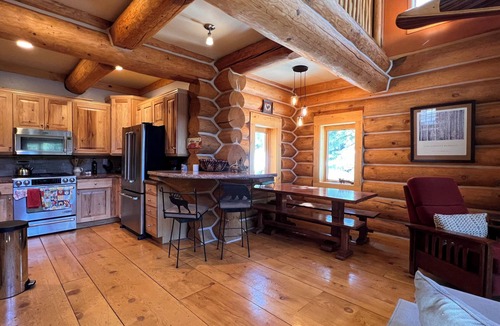 Mammoth Lakes Cabin | Custom 3-Bedroom Log Cabin w/Large Loft in Mammoth Lakes