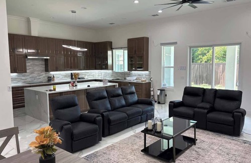 Lodi House | Custom house for luxury living for 10 people.