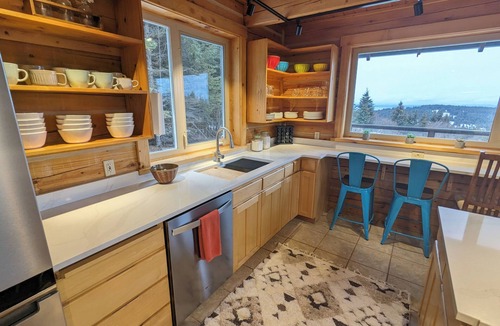 Diamond Ridge House | Custom Log Cabin with Amazing Views - great for couples and families!