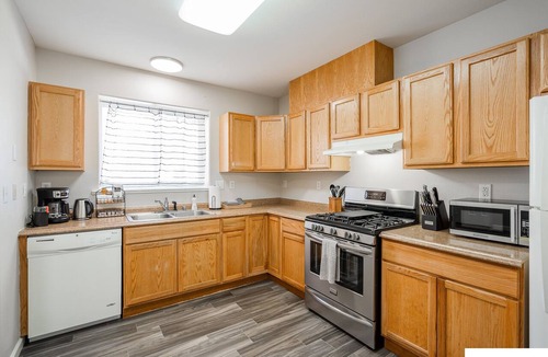 Bayshore - Klatt House | Cute & Close to Dining, Trails, Shopping, Airport! Perfect Anchorage location!