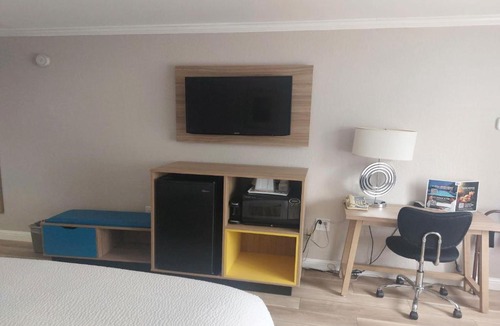 North Whisman Hotel | Days Inn & Suites by Wyndham Mountain View