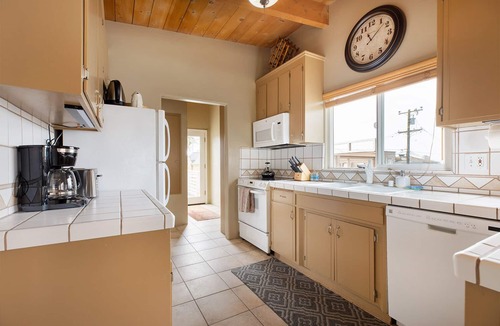 Opal Cliffs House | Dazzling Family Beach Retreat: HOT TUB, BIKES, SURF BOARDS, BBQ, BEACH ACCESS
