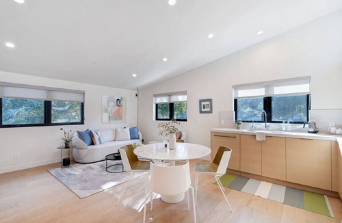 The Willows Apartment | Dazzling Modern Home Close to Downtown Palo Alto & Stanford