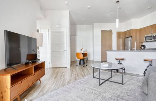 Centennial Apartment | Deluxe Redwood City 1BR w/Gym & W/D, walk to Caltrain, by Blueground