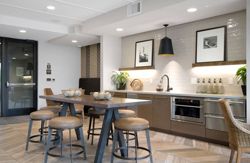 Centennial Apartment | Deluxe Redwood City 1BR w/Gym & W/D, walk to Caltrain, by Blueground