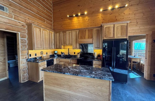 Fritz Creek Ski Chalet | Destination Alaska Charters - Cabin 2