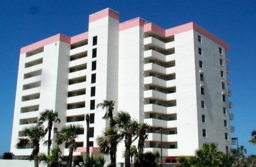 Seawinds Condo Apartment | Direct oceanfront corner condo with spacious balcony and heated beachfront pool