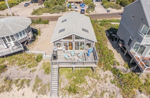 Charlestown Cabin | Direct Oceanfront on Charleston Beach!