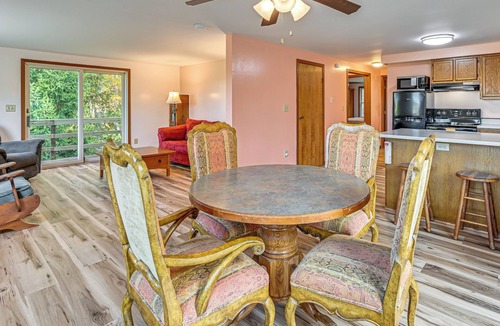 Lakeville House | ‘Dirt Road Digs’ - Quiet Home in Lakeville!