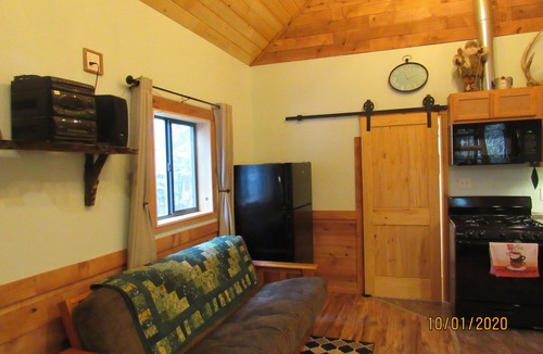 Anchor Point Cabin | Does the mention of Alaska draw your curiosity?