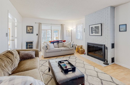 Country Club Estates House | Dog-friendly cottage 3 blocks from the beach w/gas grill, outdoor shower, AC