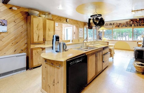 Northeast Somerset House | Dog-Friendly Lakefront Home w/Deck, Firepit, Water Views & Games