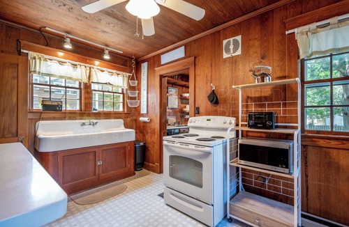 The Pines House | DOG FRIENDLY-OCEAN BLOCK-REHOBOTH BEACH CLASSIC-15 Park