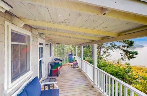 Port Clyde House | Dog-friendly oceanfront cottage with views