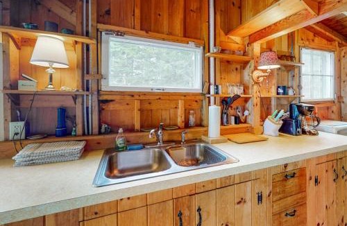Port Clyde House | Dog-friendly oceanfront cottage with views