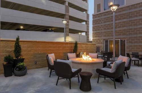 Evansville Hotel | DoubleTree by Hilton Evansville