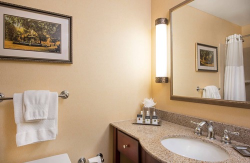East Paris Hotel | DoubleTree by Hilton Hotel Grand Rapids Airport