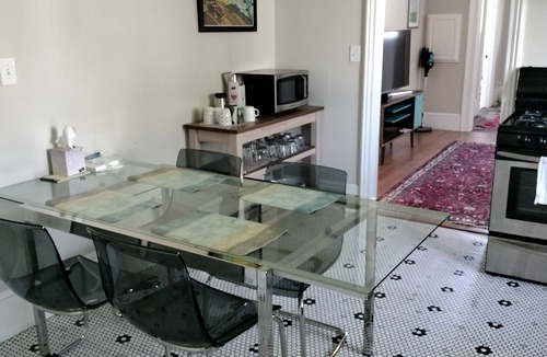 Alameda Apartment | Downtown Alameda Flat; walk to all shops and restaurants