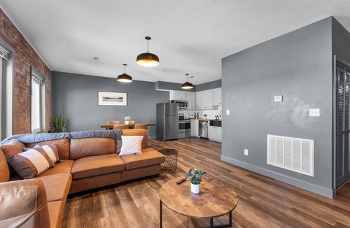 Elco Apartment | Downtown Cape 2 Bdrm/2 Bath Apt, Cozy & Walkable