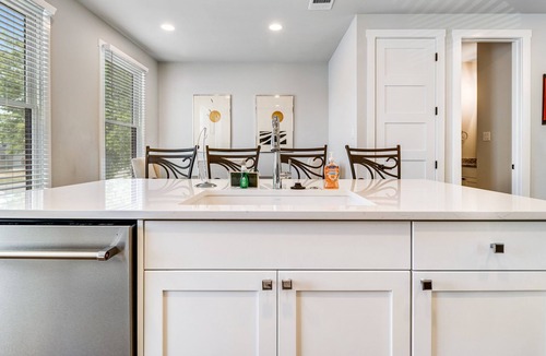 Tobin Hill House | Downtown home with WiFi, central AC, furnished rooftop deck, and full kitchen