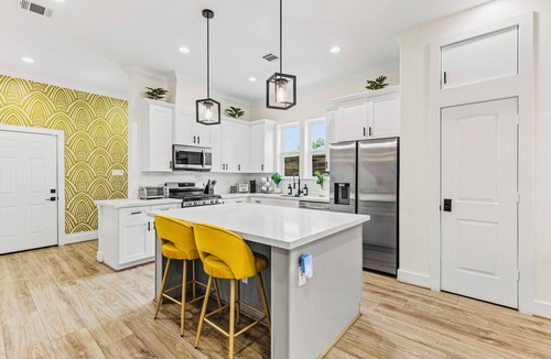 Greater Third Ward House | Downtown | Hot Tub, Fire Pit, Games & Movies