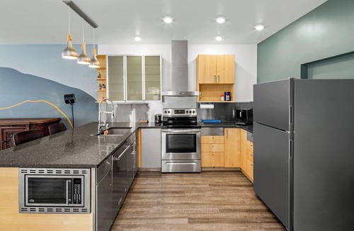 Downtown Juneau Apartment | Downtown Mountain-View Executive King Suite. Kitchen, Hot Tub & Free Breakfast!