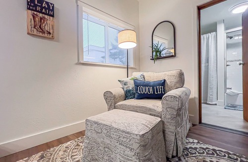 Downtown Juneau Apartment | Downtown Studio apartment with queen sized bunk beds.