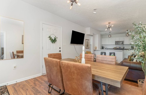 East Price Hill Apartment | Downtown Views- 4 Minutes to Downtown