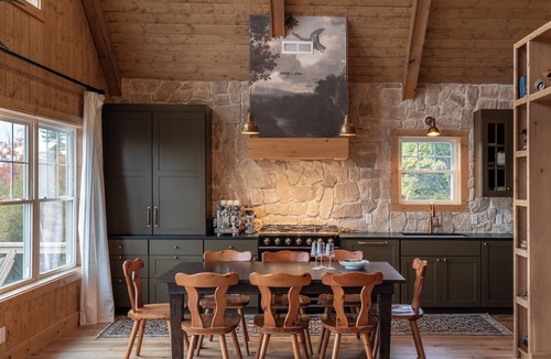 Norway Cabin | Dreamy Luxury Remote Mountain Cloud Cabin; Jacuzzi; Library Loft; Hi-Fi Sound