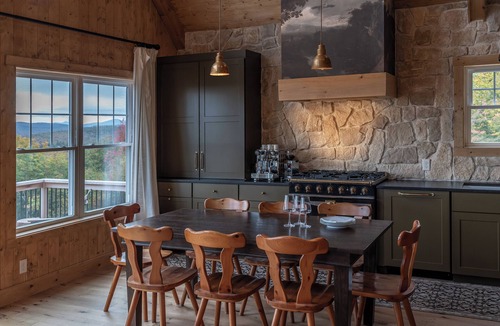 Norway Cabin | Dreamy Luxury Remote Mountain Cloud Cabin; Jacuzzi; Library Loft; Hi-Fi Sound