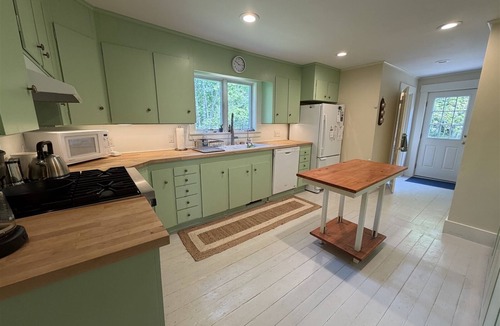 Port Clyde House | DRIFT INN COTTAGE-1 mile from Port Clyde & Walk to Drift Inn Beach, Dog-Friendly