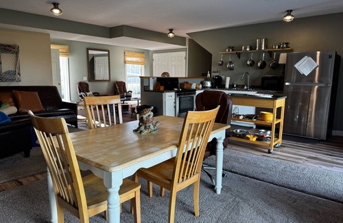 Fremont House | Eagle Isle Wings Spacious 8 bedroom Split Townhouse on the Sandusky River