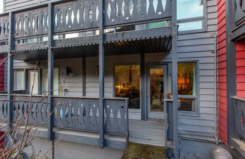 Alyeska Hotel | East Condo #208