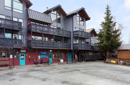 Alyeska Apartment | East Condo #222