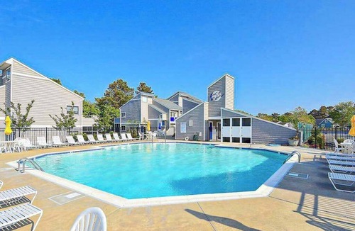 Fenwick Island Condo | East of the Sun condo w/central AC, W/D, & shared pool - under 1 mile to beach