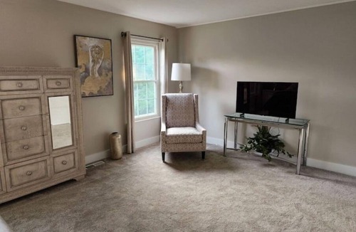 Oakbrook Condo | Elegance at its Best!