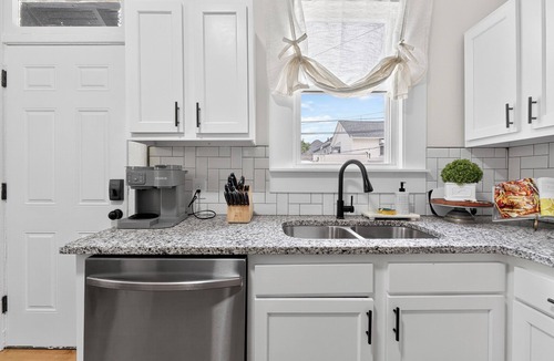 Royal Manor House | Elegant 4BR/5-Bed Oasis Premium Location nr OSU